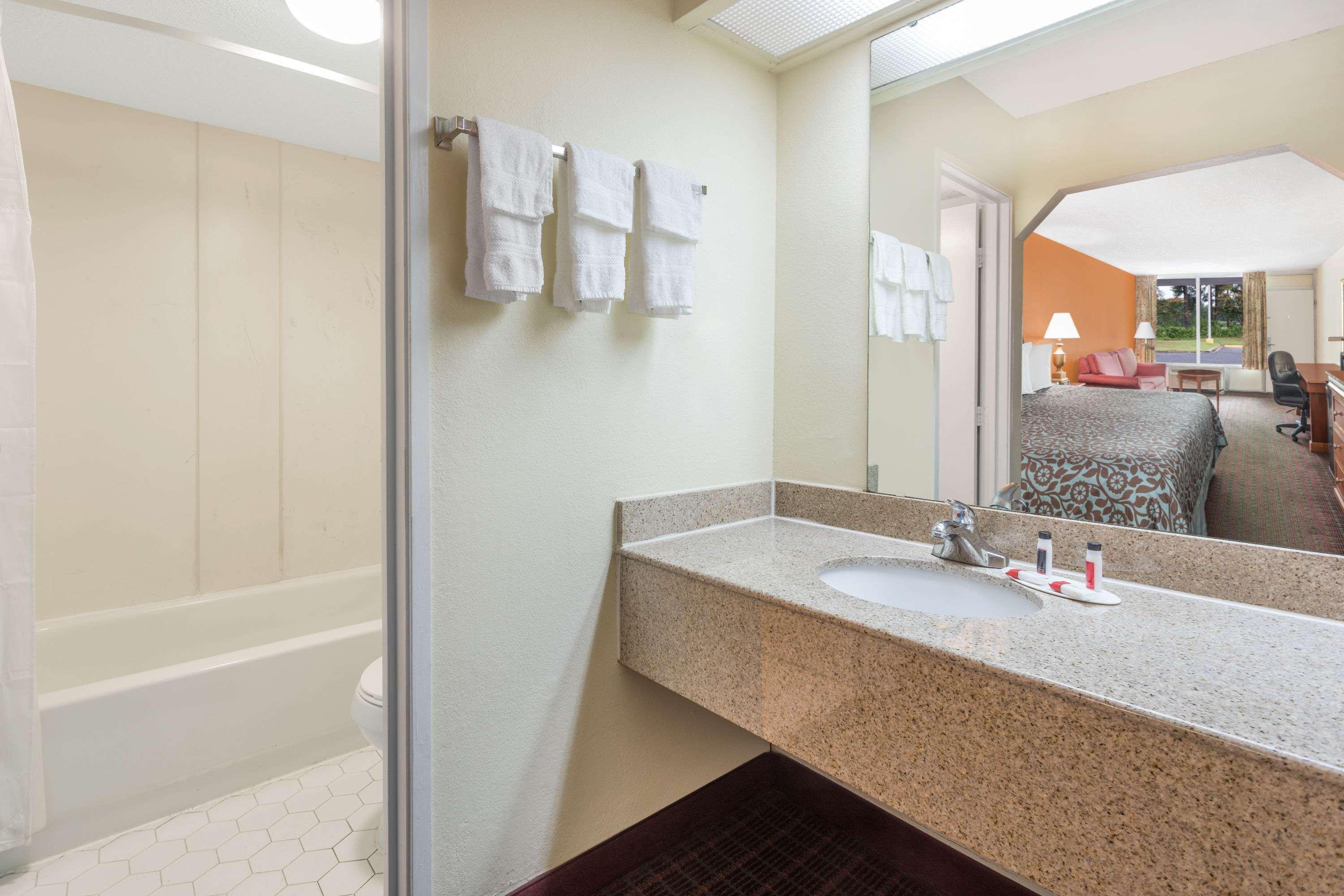 Days Inn By Wyndham Orangeburg South Eksteriør bilde